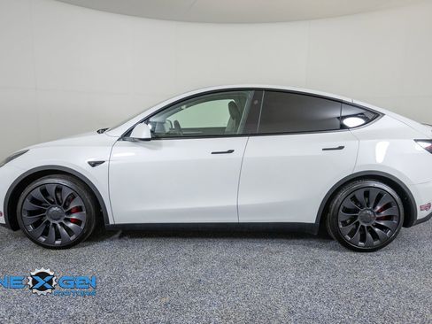 Used 2024 Tesla Model Y Performance AWD/4WD image 4