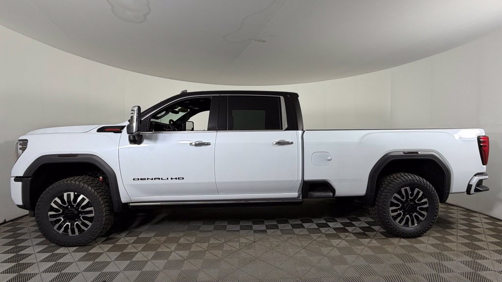 Used 2026 GMC Sierra 2500 Denali Ultimate w/ LPO, Black Badging Package AWD/4WD image 5