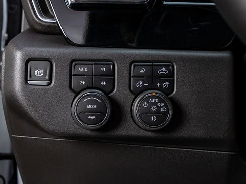 Used 2024 Chevrolet Silverado 1500 LT Trail Boss w/ LT Trail Boss Premium Package AWD/4WD image 21