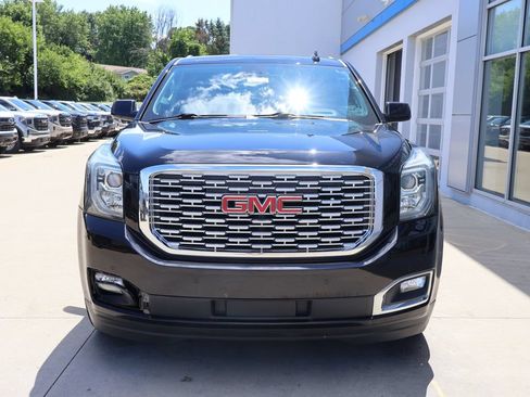Used 2020 GMC Yukon XL Denali w/ Denali Premium Package AWD/4WD image 5