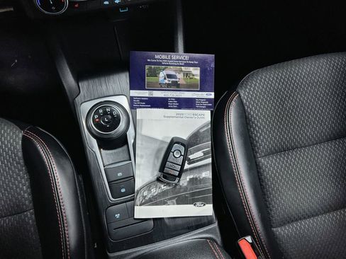Used 2023 Ford Escape ST-Line AWD/4WD image 10