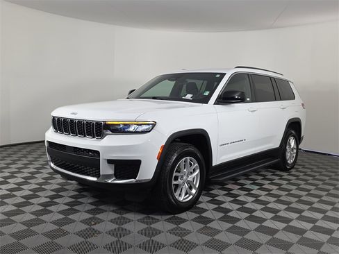 Used 2025 Jeep Grand Cherokee L Laredo image 9