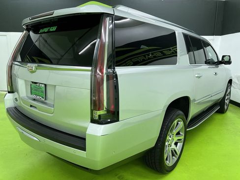 Used 2017 Cadillac Escalade ESV Luxury AWD/4WD image 10