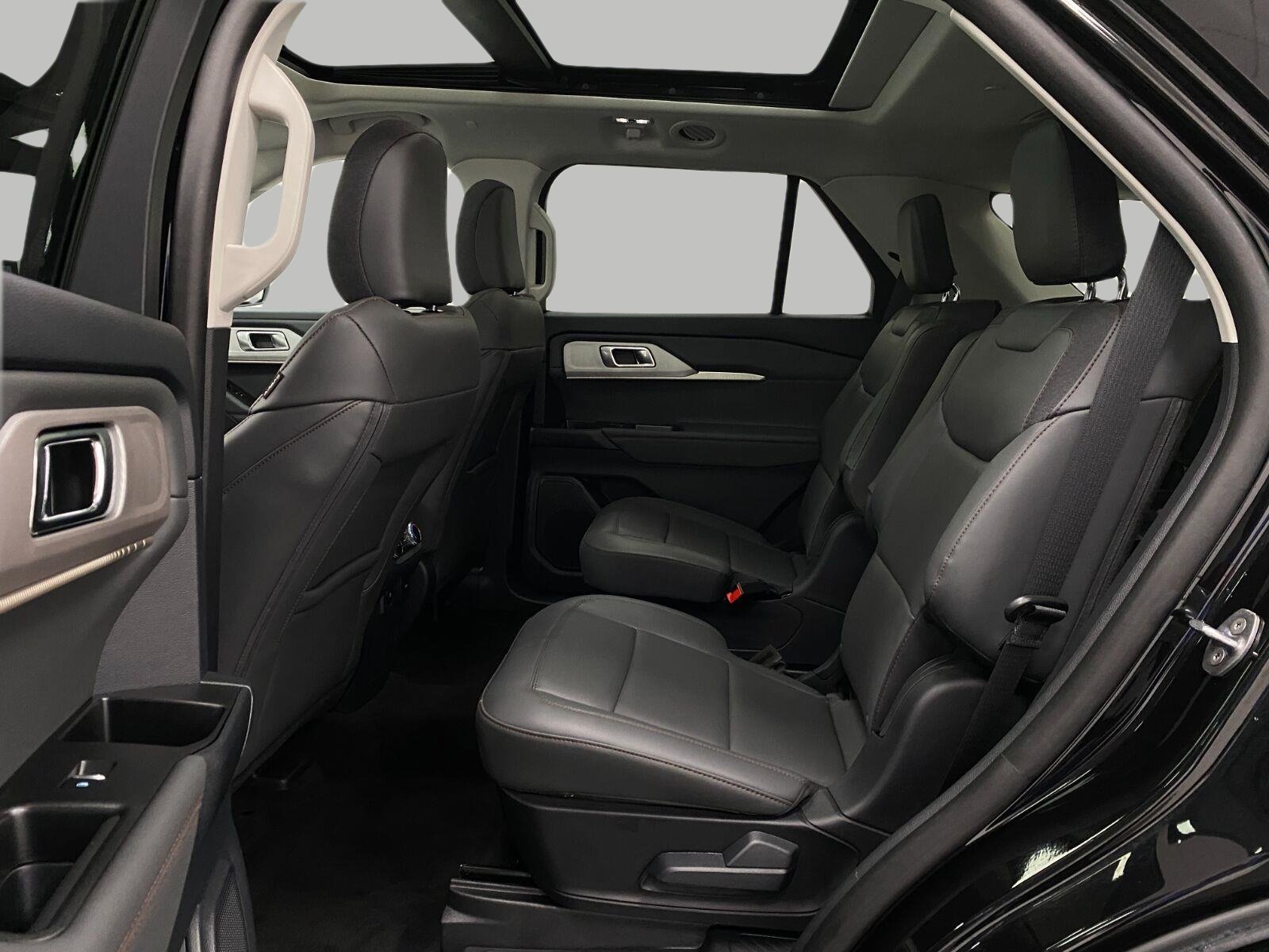 Used 2025 Ford Explorer Active w/ Active Comfort Package AWD/4WD image 29
