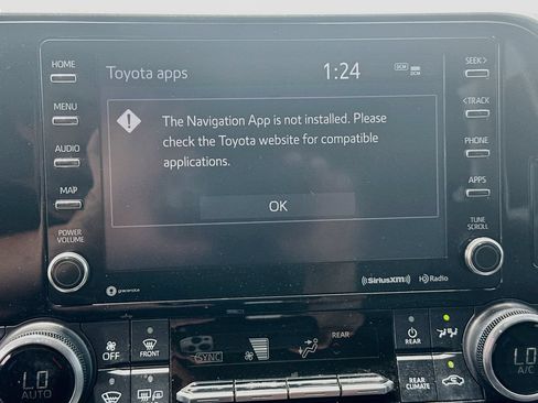 Used 2022 Toyota Highlander LE FWD image 13