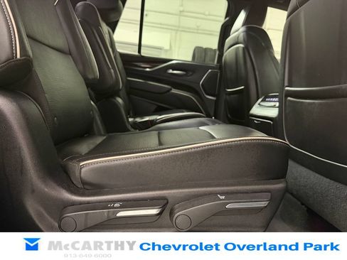 Used 2021 Cadillac Escalade Premium Luxury AWD/4WD image 34