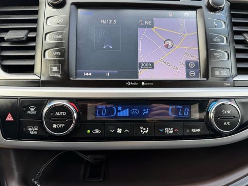 Used 2015 Toyota Highlander Limited AWD/4WD image 21