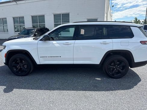 Used 2024 Jeep Grand Cherokee L Altitude AWD/4WD image 4