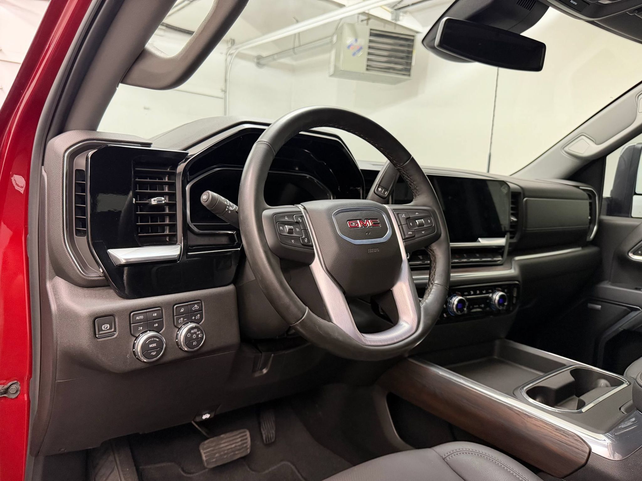 Used 2025 GMC Sierra 2500 SLT w/ SLT Premium Package AWD/4WD image 4