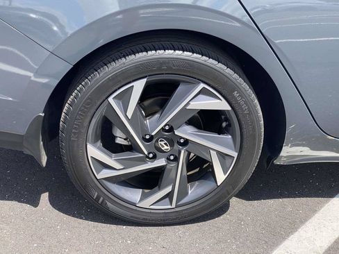 Certified 2025 Hyundai Elantra Sport FWD image 10