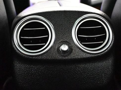 Used 2019 Mercedes-Benz E 300 4MATIC image 10