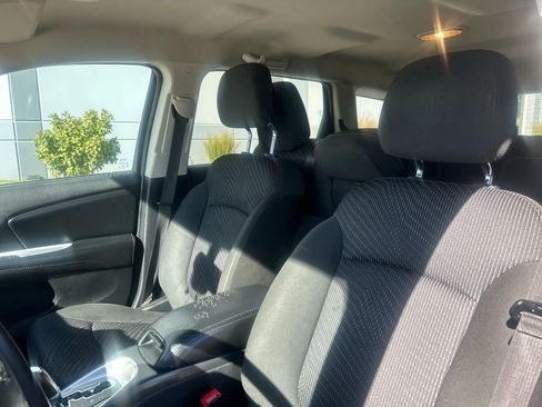 Used 2018 Dodge Journey SE image 11
