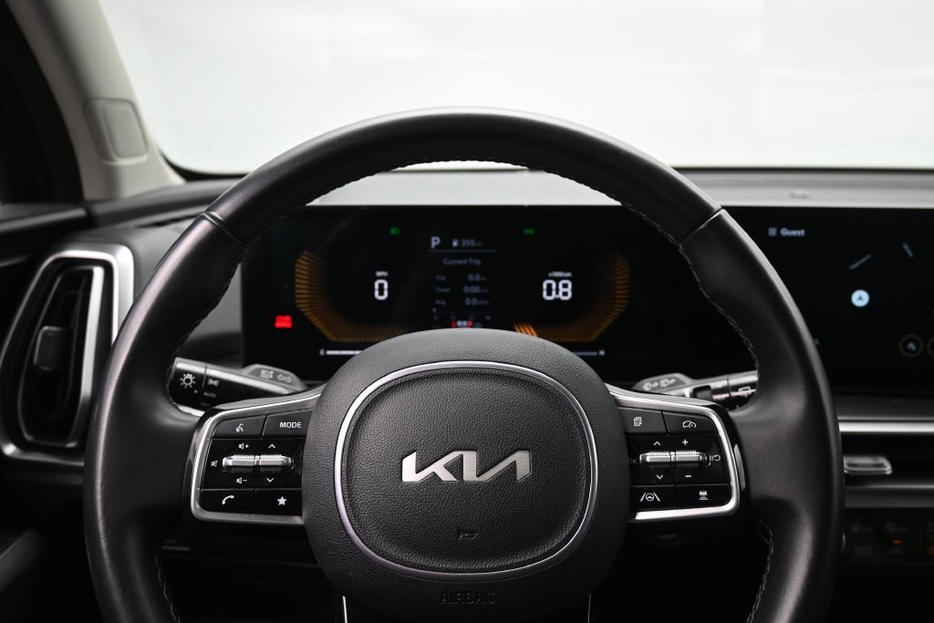 Used 2024 Kia Sorento S AWD/4WD image 13