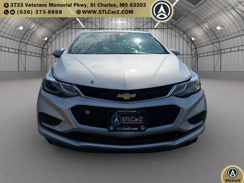 Used 2017 Chevrolet Cruze LT w/ Convenience Package image 8
