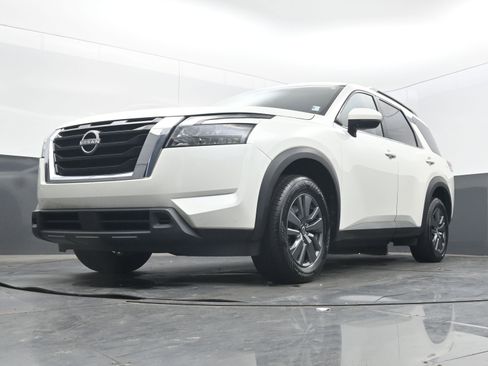 Used 2024 Nissan Pathfinder SV image 26