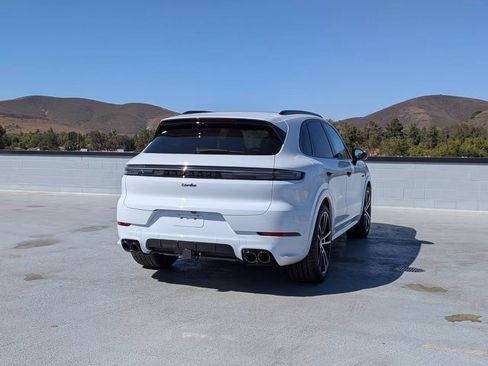 Certified 2025 Porsche Cayenne Turbo AWD/4WD image 7