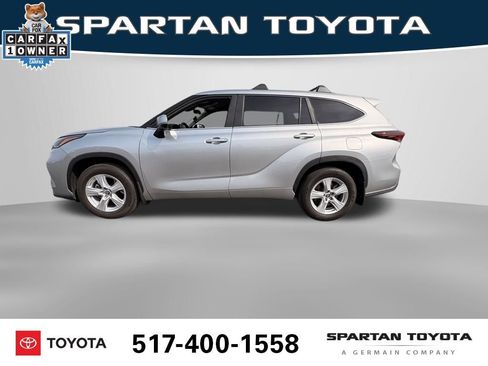 Used 2024 Toyota Highlander LE AWD/4WD image 3