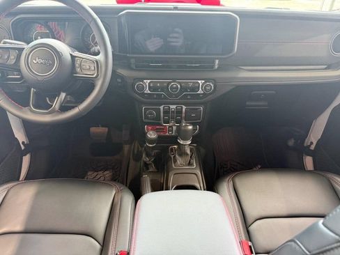 Used 2024 Jeep Wrangler Unlimited Rubicon w/ Technology Group AWD/4WD image 10