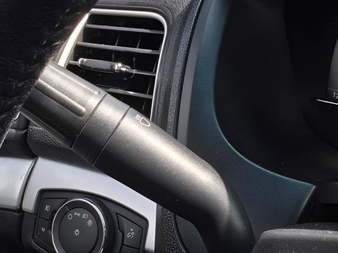 Used 2016 Ford Explorer XLT w/ Equipment Group 202A image 28