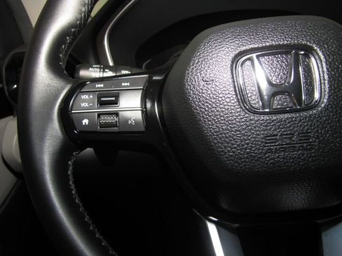 Certified 2025 Honda Pilot Touring image 5