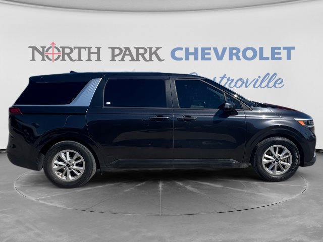 Used 2023 Kia Carnival LX FWD image 2