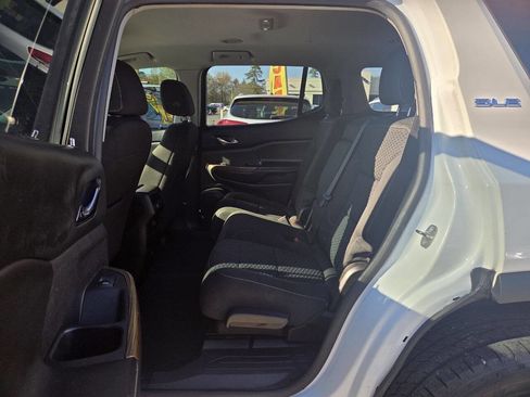 Used 2017 GMC Acadia SLE image 11