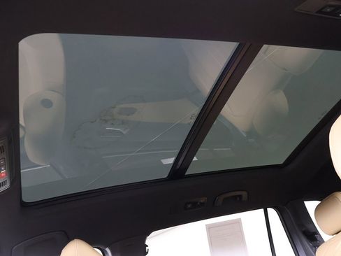 Used 2022 Volkswagen Tiguan SE image 19