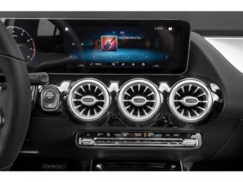 Used 2021 Mercedes-Benz GLA 250 image 10