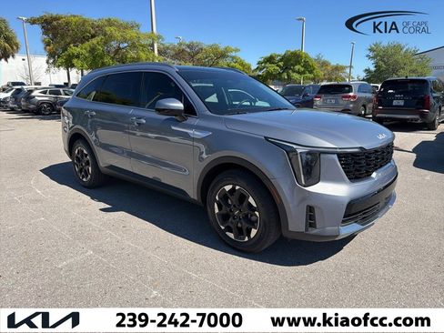 Used 2024 Kia Sorento S w/ Panoramic Sunroof Package image 6
