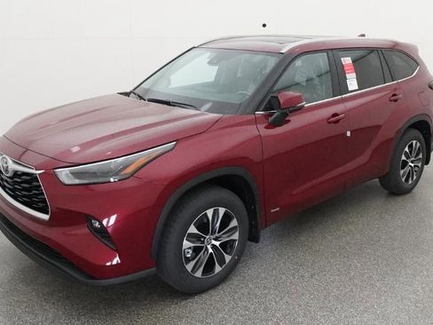 New 2026 Toyota Highlander XLE image 1