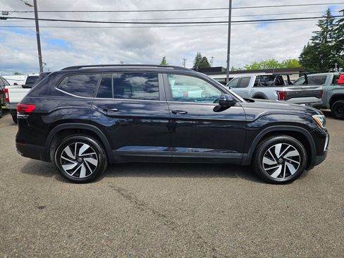 Used 2025 Volkswagen Atlas SE AWD/4WD image 6