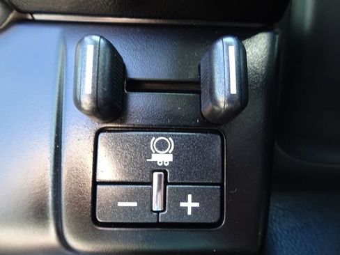 Used 2019 GMC Yukon SLT w/ Graphite Performance Edition RWD image 33