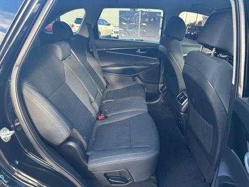 Used 2017 Kia Sorento FWD image 21