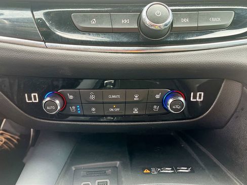 Used 2024 Buick Enclave Premium AWD/4WD image 21