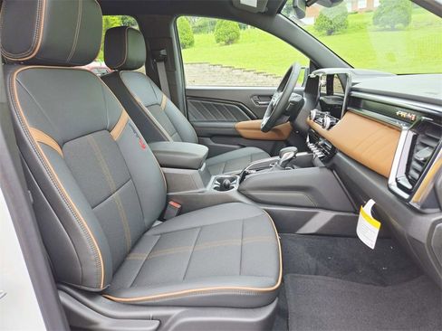 New 2025 GMC Canyon AT4 image 16