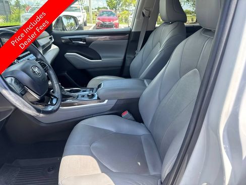 Used 2021 Toyota Highlander Limited AWD/4WD image 11