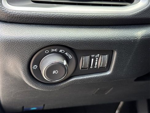 New 2025 Chrysler Pacifica Select image 27