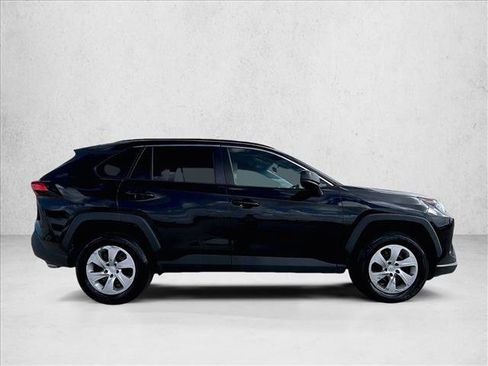 Used 2021 Toyota RAV4 LE FWD image 5