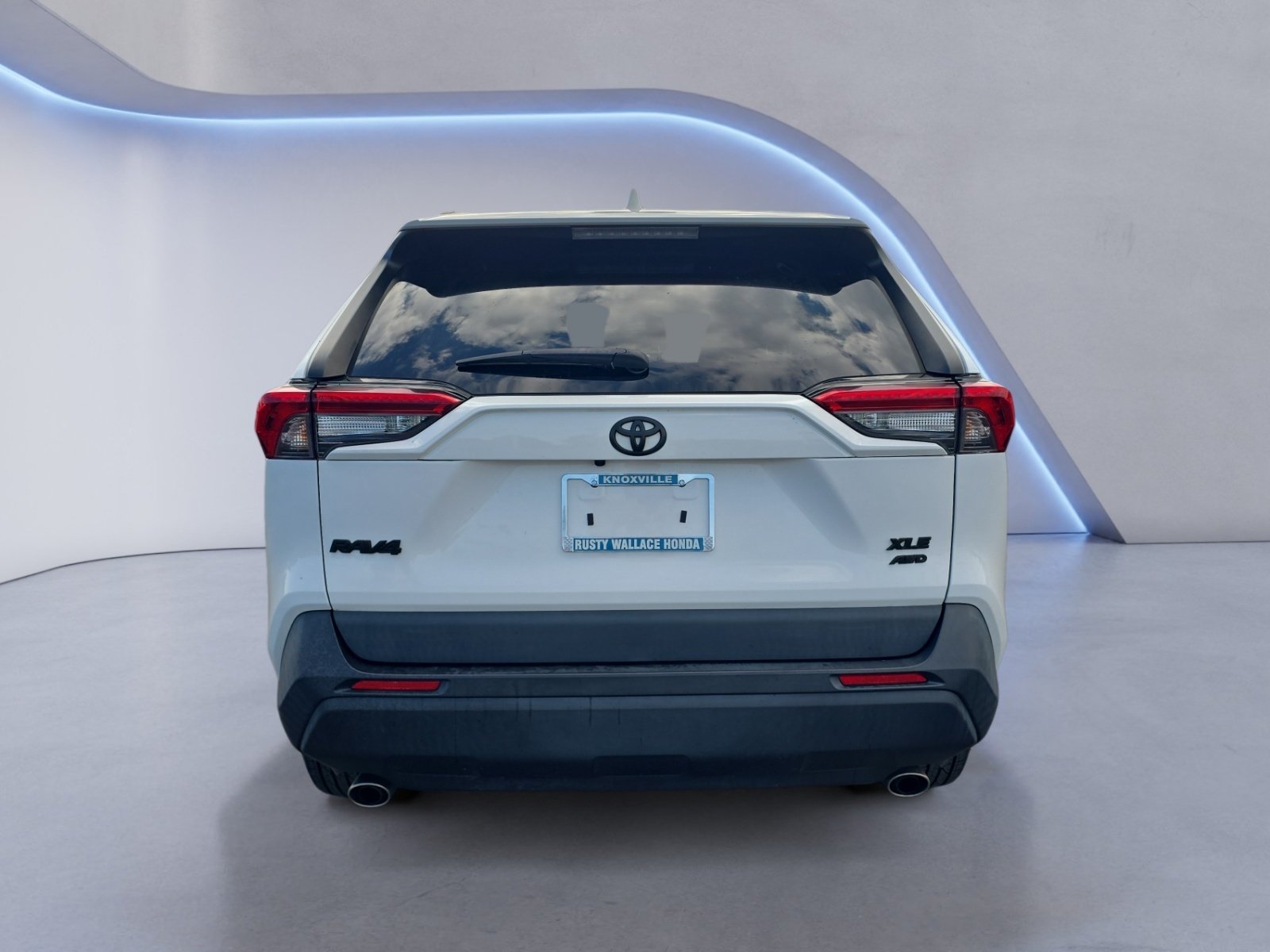 Used 2022 Toyota RAV4 XLE w/ Convenience Package AWD/4WD image 4