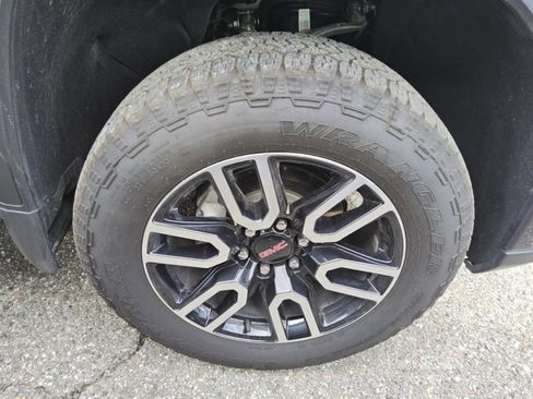 Used 2025 GMC Sierra 1500 AT4 w/ AT4 Premium Package AWD/4WD image 5