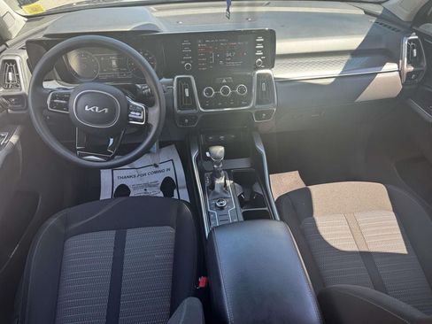 Used 2023 Kia Sorento LX AWD/4WD image 14