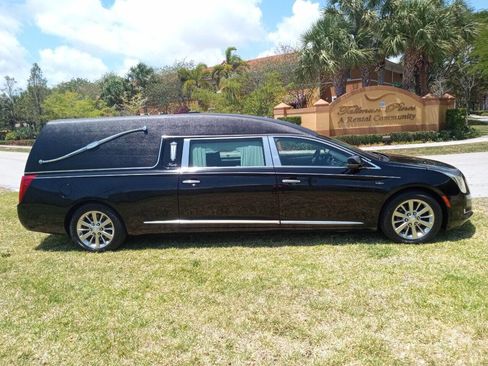 Used 2017 Cadillac XTS image 2