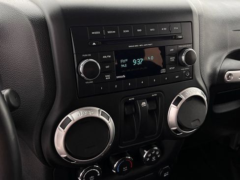 Used 2015 Jeep Wrangler Sahara AWD/4WD image 21
