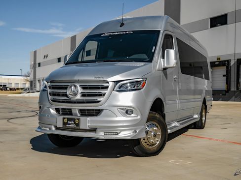 Used 2023 Mercedes-Benz Sprinter 3500 w/ Parking Package image 3