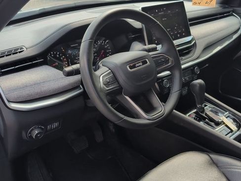 Used 2024 Jeep Compass Latitude AWD/4WD image 12