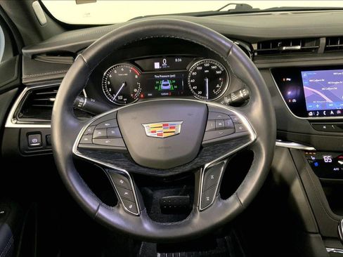 Used 2020 Cadillac XT5 Premium Luxury FWD image 5