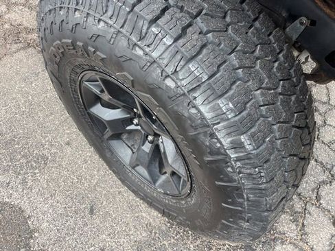 Used 2016 Jeep Wrangler Unlimited Rubicon w/ Connectivity Group AWD/4WD image 9