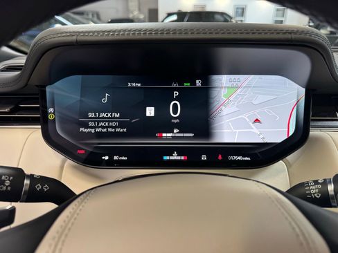 Used 2025 Land Rover Range Rover Long Wheelbase Autobiography image 28