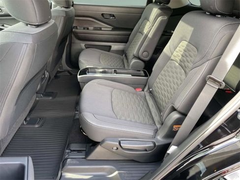 New 2025 Nissan Pathfinder SV image 9