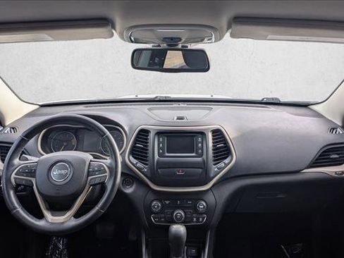 Used 2017 Jeep Cherokee Latitude w/ Comfort & Sound Group FWD image 16